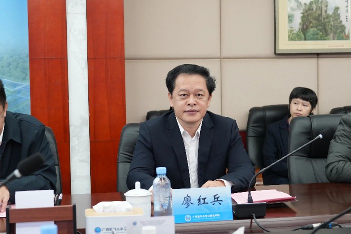 德州扑克
院长廖红兵作自评汇报.jpg