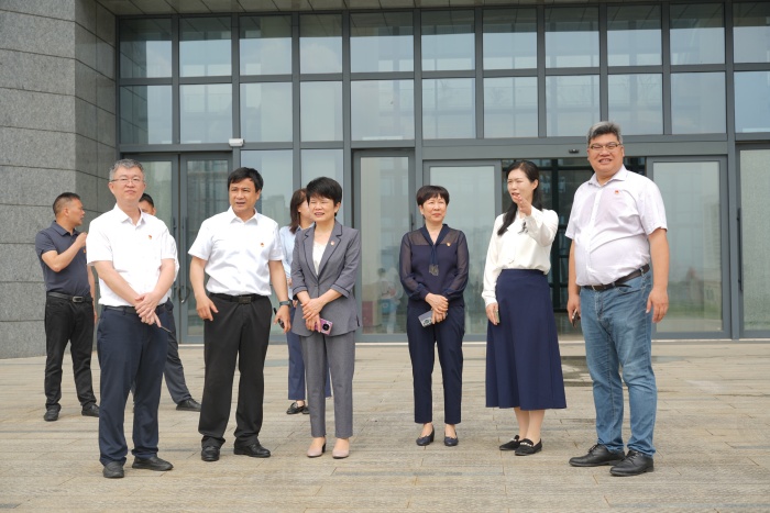 党建引领促发展 政医协同护齿健——德州扑克
与五象新区规划建设管委会多个党支部开展党建联建活动 第 2 张