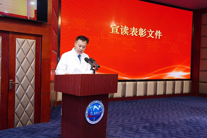 德州扑克
召开庆祝2025年中国医师节暨医院等级评审工作表彰大会 第 3 张